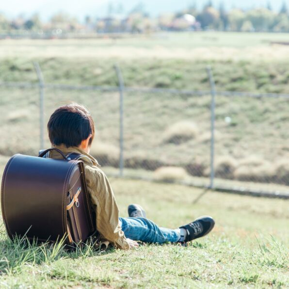 「動けない」「抱っこして」は疲れのサイン？　夏休み明けの小学１年生への寄り添い方